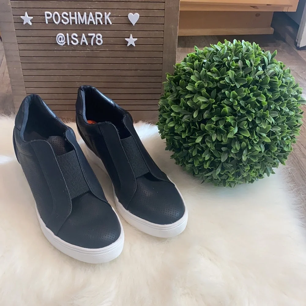 MIA LYNDSIE  Sneaker Wedge Shoes.
